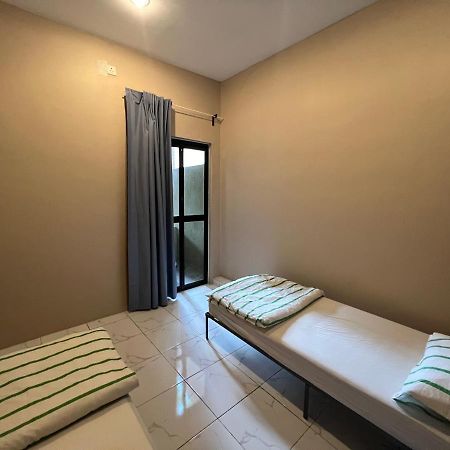 Bota Theatbas Homestay 17 In Seri Iskandar Perak 3 Bedroom מראה חיצוני תמונה