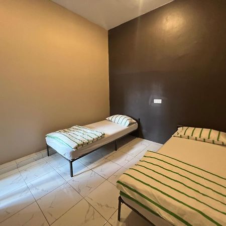 Bota Theatbas Homestay 17 In Seri Iskandar Perak 3 Bedroom מראה חיצוני תמונה